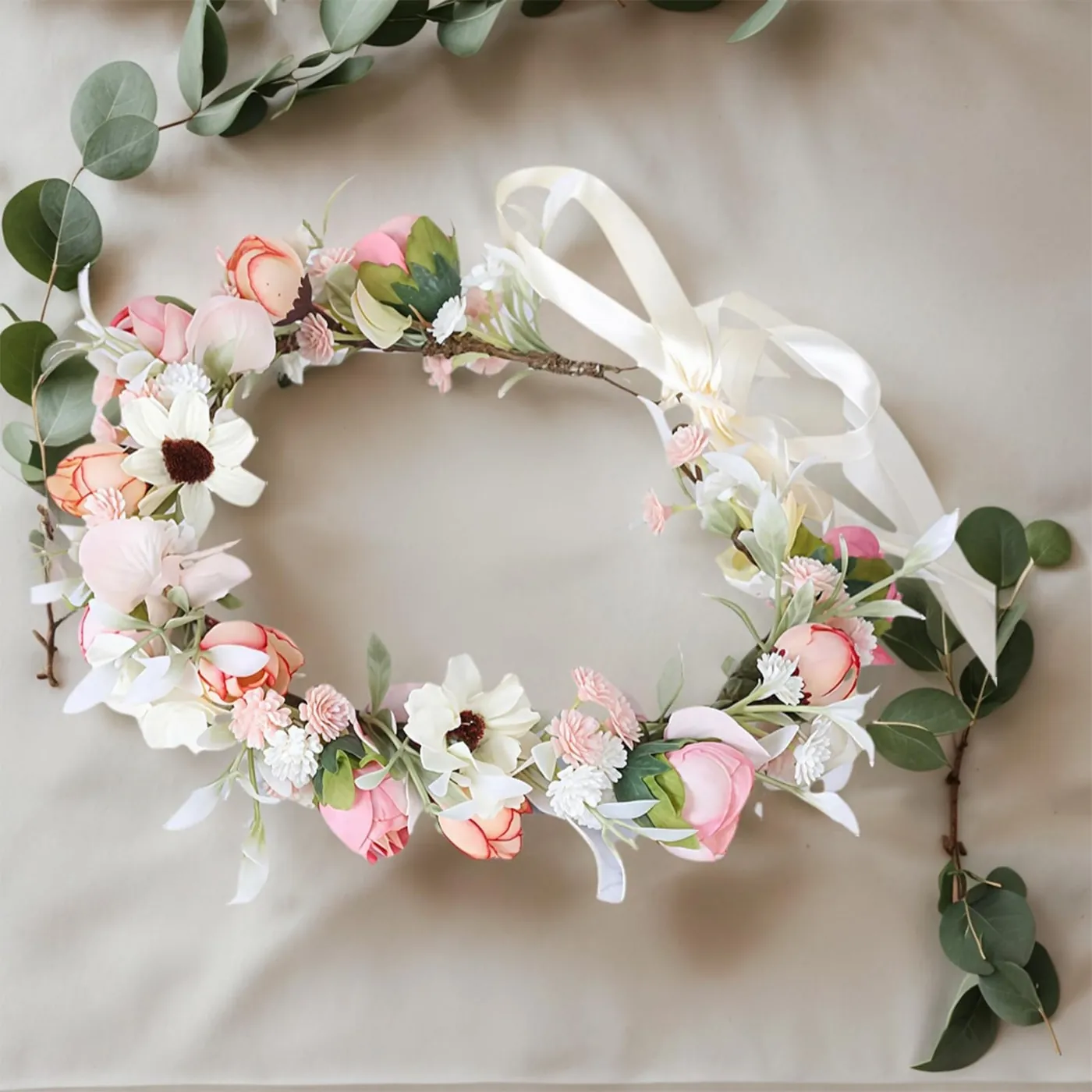 Corona floral rosa y blanca con cinta de raso para comunión